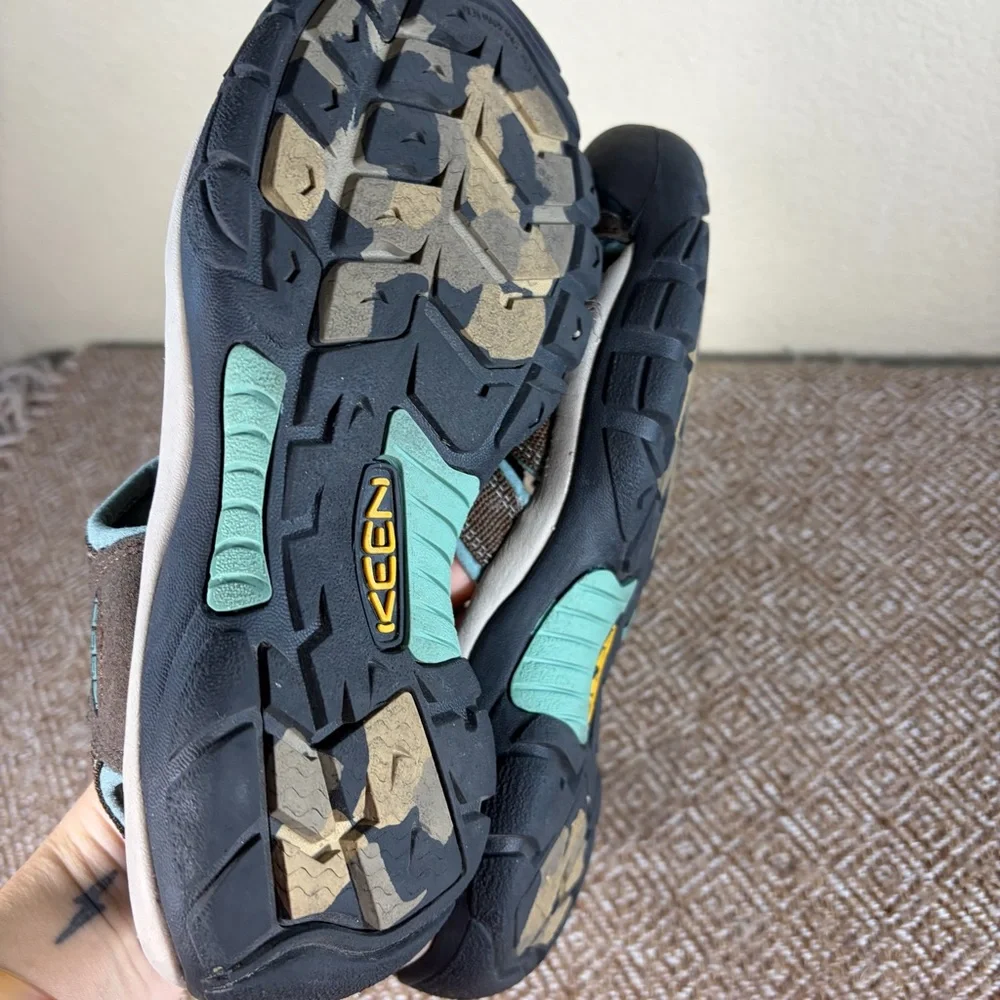 KEEN Women's Newport H2 closed toe hiking sandals in brown Sz 7 Water Gorpcore